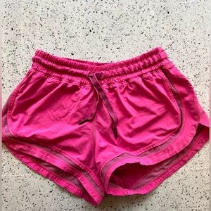VINTAGE LULULEMON PINK HOTTY HOT LOW-RISE LINED SHORT 2.5”